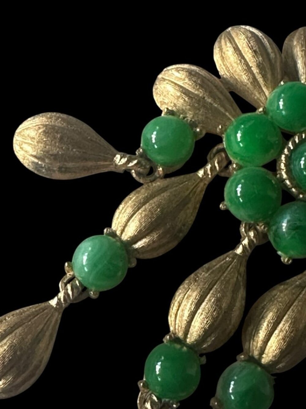Crown Trifari Brushed Gold Tone Dangle Pin Pendant Green Cabochons Signed - Picture 6 of 10